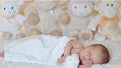 وفاة رضيع أثناء خضوعه لعملية طهارة داخل المنزل بالمنيا