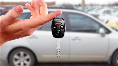 القبض على قائد سيارة وضع ملصقا خادشا للحياء على الزجاج الخلفي بالقاهرة