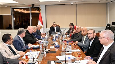 وزير الإسكان يستعرض تقريرا عن الإجراءات التصحيحية لمحطة صرف صحي رأس البر بدمياط