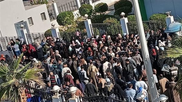 إقبال المواطنين على