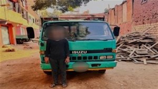 المتهم والسيارة المضبوطة