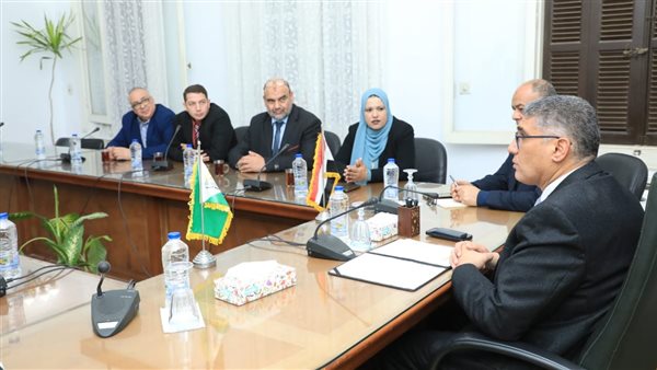  المحافظ خلال استقباله