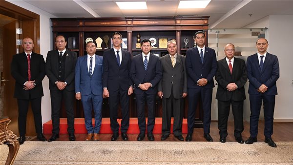 وزير الرياضة مع مجلس