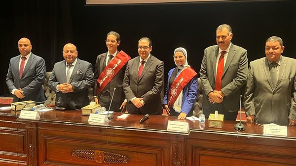 جامعة القاهرة 