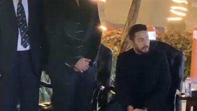 حمادة هلال يتلقى عزاء حماه في مسجد حسن الشربتلي.. وماجد المصري أول الحضور| بث مباشر