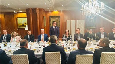 وزير الاستثمار يلتقى مسئولي مجموعة mutares الألمانية لتدشين مصنع لتشكيل هياكل السيارات بمصر