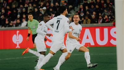 عمر مرموش يساهم في فوز فرانكفورت على ميتييلاند بالدوري الأوروبي 
