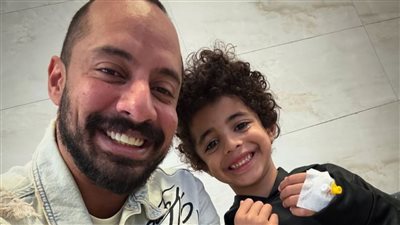 عمرو وهبة يكشف تطورات الحالة الصحية لنجله بعد تعرضه لوعكة صحية