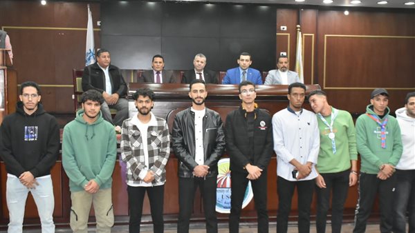 طلاب جامعة السادات