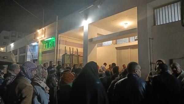 الأهالي خلال تسلم