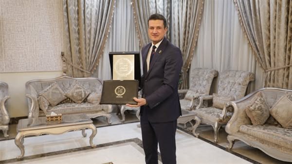 الدكتور أسامة الحديدي