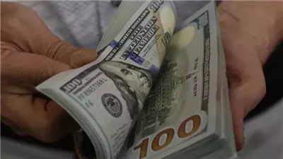 تراجع سعر الدولار أمام الجنيه في عدد من البنوك 