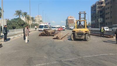 فتح الطريق الدائري بنزلة قليوب بعد توقفه بسبب انقلاب سيارة محملة بحديد 