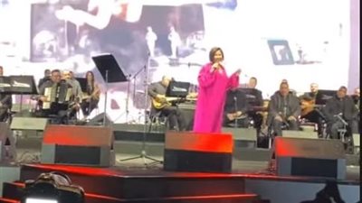 بأغنية وطنية وزغاريد.. شيرين في الكويت تحتفل بوقف إطلاق النار بـ لبنان