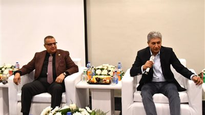 وزير السياحة يعقد لقاء مع المستثمرين بشرم الشيخ.. والمحافظ: بابي مفتوح لحل جميع المشكلات