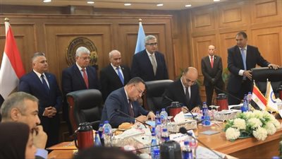 جامعة الإسكندرية توقع بروتوكول تعاون مع دمنهور لإنشاء مستشفى جامعي وكليتي الطب والأسنان