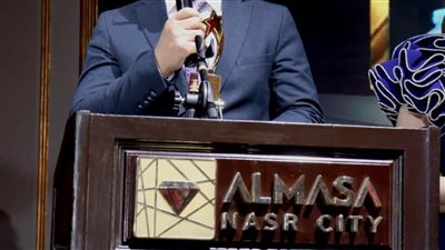 رئيس جامعة سوهاج يحصد جائزة التميز لعام 2024 بملتقى التميز والإبداع العربي 