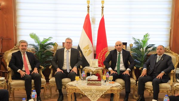 وزير التعليم يصل