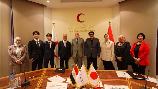 السفير الياباني ومسئولو