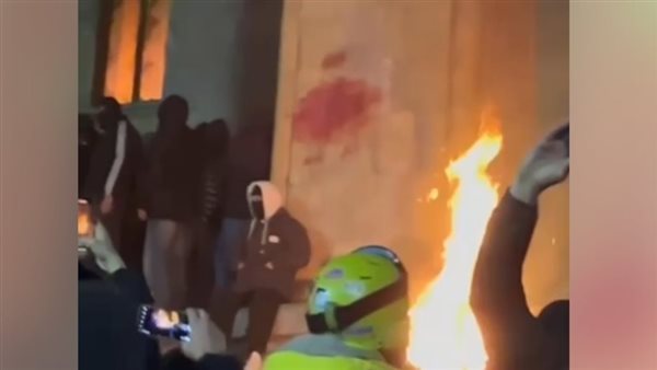 إشعال النيران في