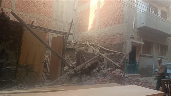 رفع آثار انهيار منزل