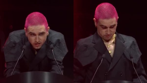 عازف جيتار بفرقة