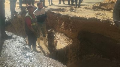بعد فيديو النافورة.. إصلاح كسر ماسورة مياه بالطريق الدائري في أبيس بالإسكندرية