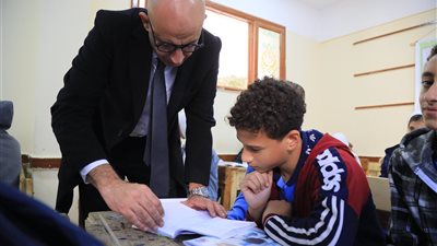 وزير التربية والتعليم يشدد على التعامل بحسم مع أي تجاوز بامتحانات الشهادة الإعدادية