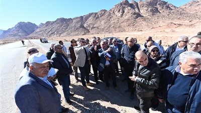 عاوز الموقع خلية نحل.. وزير الإسكان يوجه بمضاعفة الأعمال بمنطقة الزيتونة بـ سانت كاترين