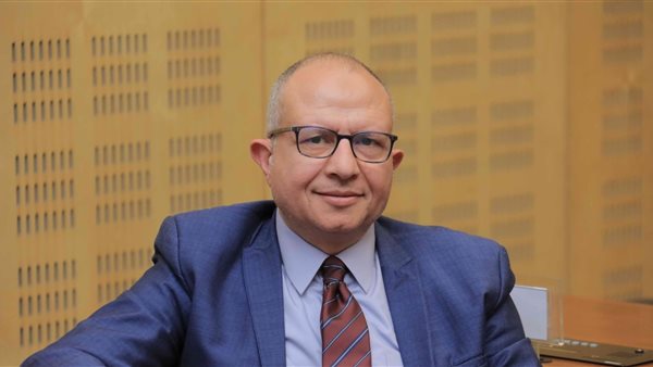 الكاتب منير عتيبة