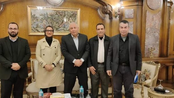 جانب من لقاء محافظ