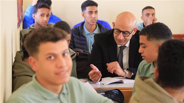 وزير التعليم خلال