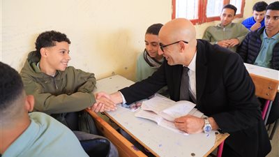 4 أسئلة إجبارية بـ 6 درجات.. مواصفات امتحان العلوم لـ طلاب الإعدادية 2025