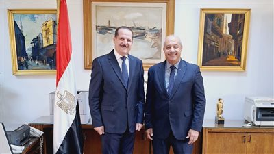 رئيس دار الكتب والوثائق يستقبل الأمين العام الجديد للمجلس الأعلى للثقافة في إطار تسليم المهام