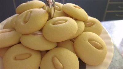 وصفة عصرية وموفرة.. طريقة تحضير الغريبة بالزبدة والسكر بخطوات بسيطة