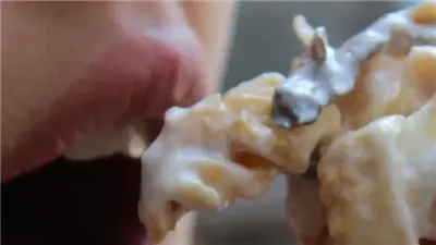 تعرف على مخاطر الأكل السريع وأهمية تناول الطعام ببطء