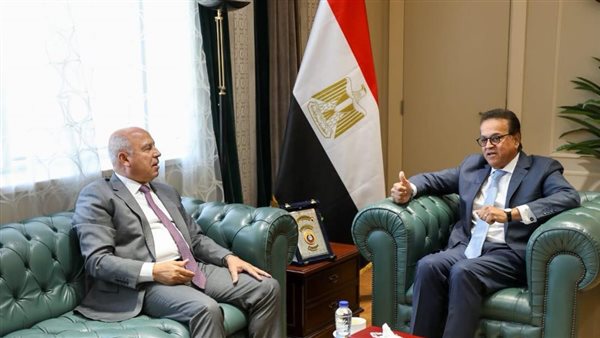 وزير الصناعة ووزير