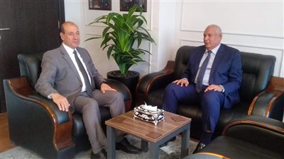 محافظ الوادي الجديد ورئيس المركزي للتعمير يناقشان خطة مشروعات الجهاز بالمحافظة