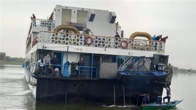 بعد مرور 18 ساعة.. تحرك سفينة كروان فيجن بعد شحوطها بنهر النيل في المنيا| بث مباشر 