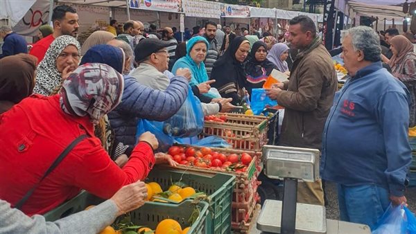 إقبال على سوق اليوم