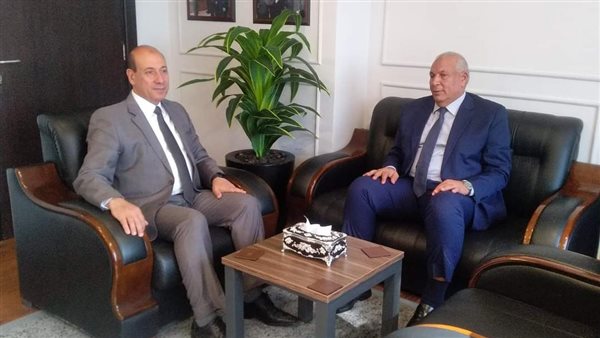 جانب من لقاء محافظ