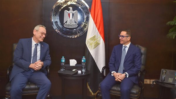 وزير الاستثمار -