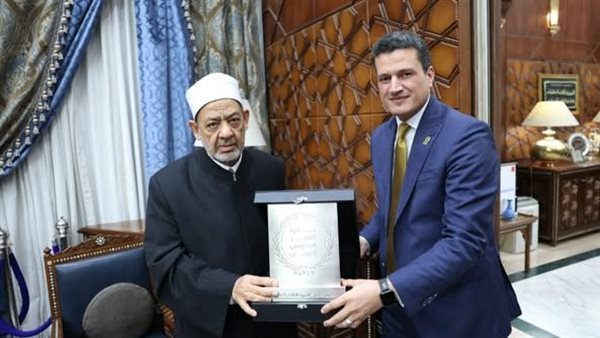 الإمام الأكبر يُكرم