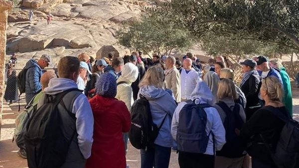 جانب من إقبال السياح