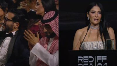 منى زكي خلال تكريمها من مهرجان البحر الأحمر: حظي حلو إني اتولدت مصرية