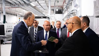 وزير النقل يبحث مع ميرمك الإيطالية إنشاء مصنع لأنظمة الإشارات في مصر