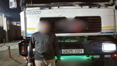 لا يحمل رخصة قيادة.. القبض على قائد النقل المتهم بدهس عامل بالمقطم