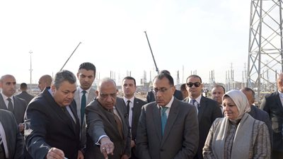 رئيس الوزراء يتفقد مستجدات تنفيذ أعمال محطة الربط الكهربائي المصري السعودي بمدينة بدر