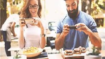 عضو بالشؤون الإسلامية يهاجم الفود بلوجر: يخالفون تعاليم الإسلام.. والأكل عورة