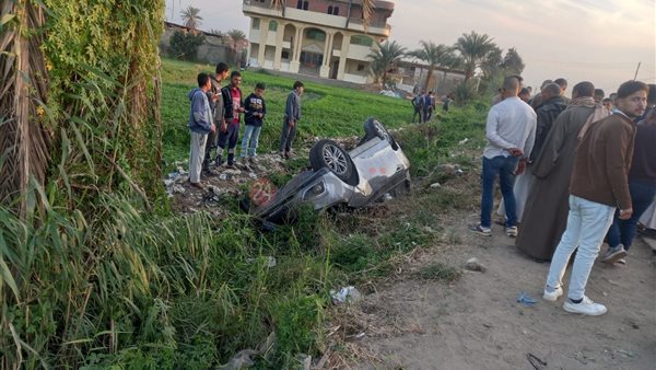 إصابة عروسين في حادث